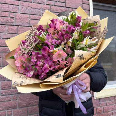 Букет микс из альстромерий 