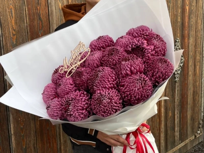 Букет с хризантемами «Бигуди»