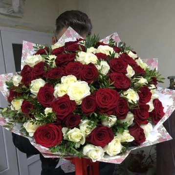 Букет из 101 розы «Красное и Белое»