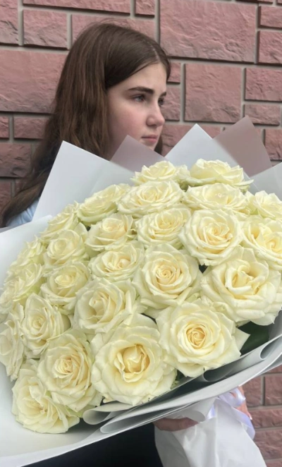 Букет из 25-ти белых роз «Роскошь чистоты»