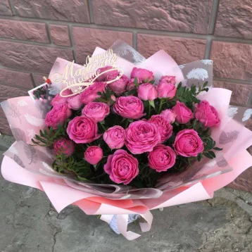 Букет из пионовидной кустовой розы «Мистик»