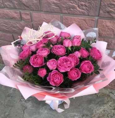 Букет из пионовидной кустовой розы «Мистик»