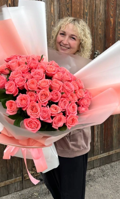Букет из 51 розы «коралловый блеск»