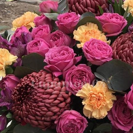 Цветы в шляпной коробке &laquo;осенняя роскошь&raquo;