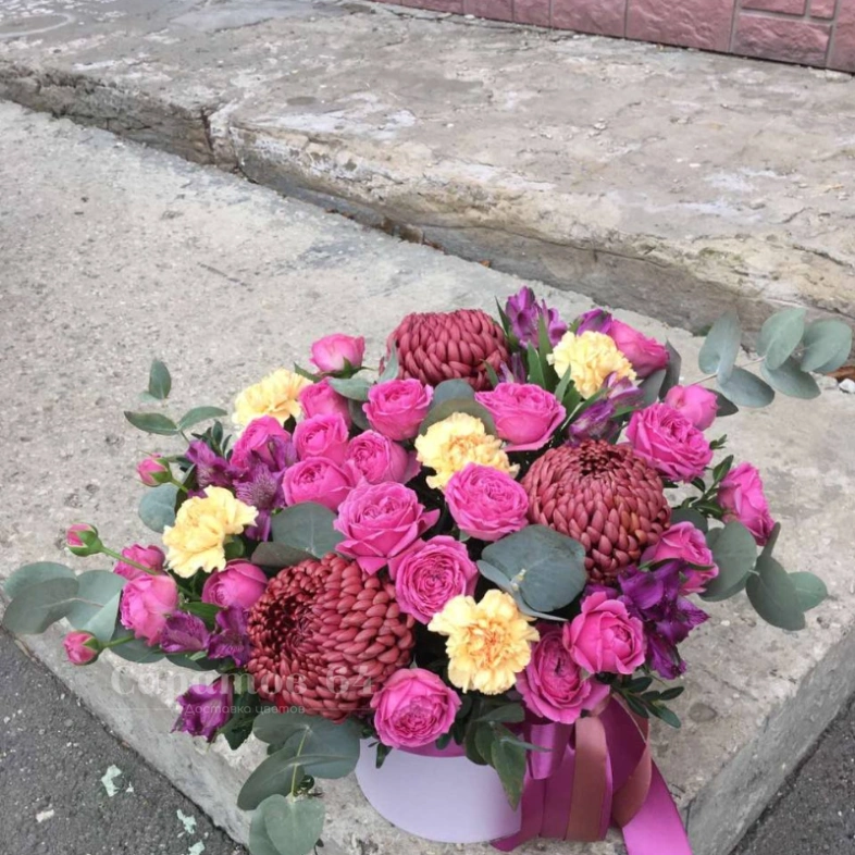 Цветы в шляпной коробке &laquo;осенняя роскошь&raquo;