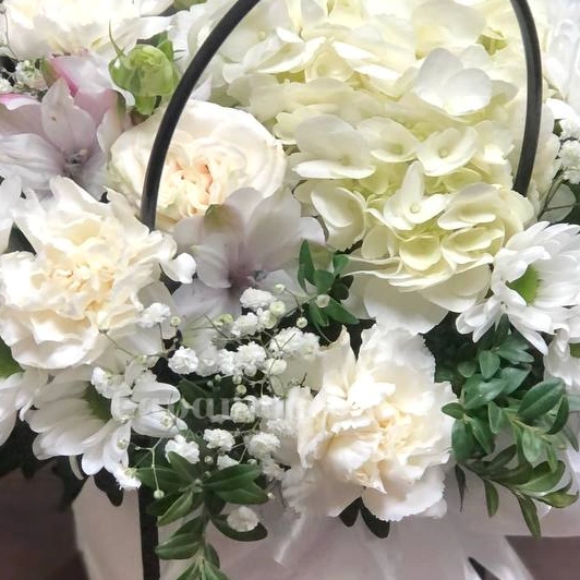 Цветы в сумочке &laquo;снегопад&raquo;