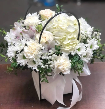 Цветы в сумочке «снегопад»