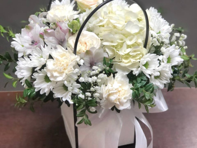 Цветы в сумочке «снегопад»