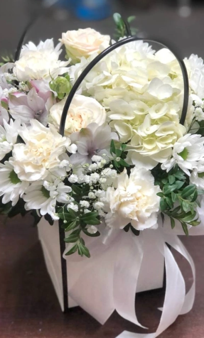 Цветы в сумочке «снегопад»