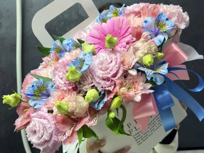 Композиция в коробке «яркий всплеск»