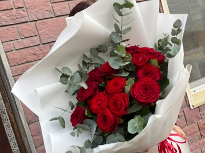 Букет алых роз для любимой