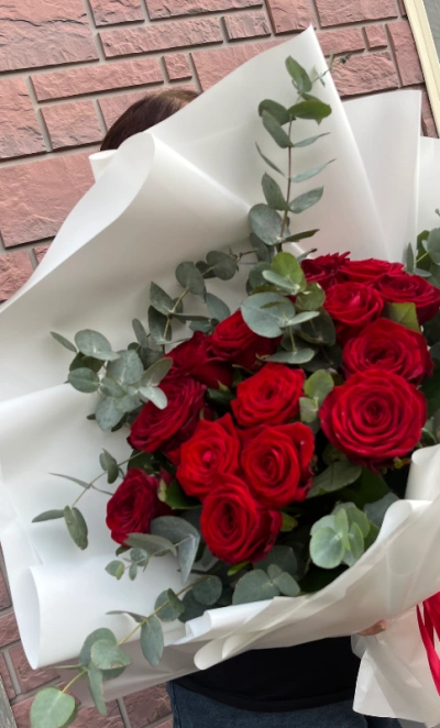 Букет алых роз для любимой