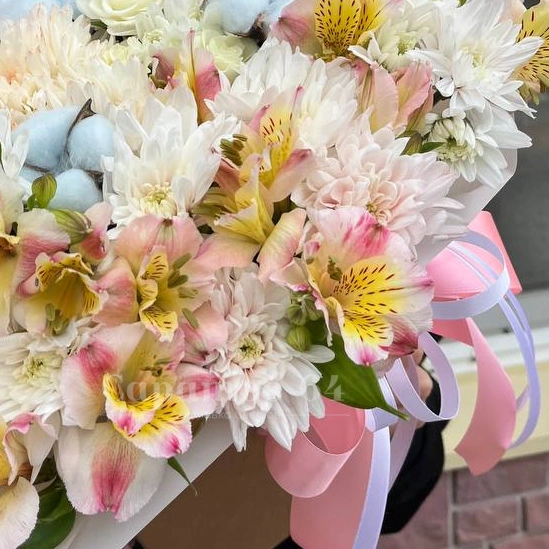 Цветочная композиция &laquo;персиковый крем&raquo;