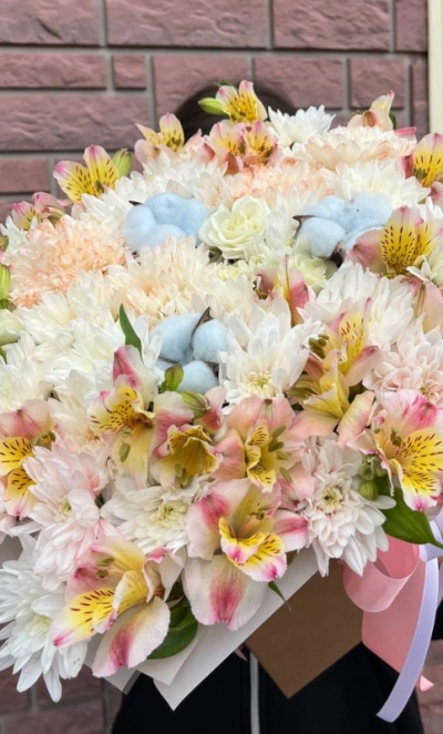 Цветочная композиция «персиковый крем»