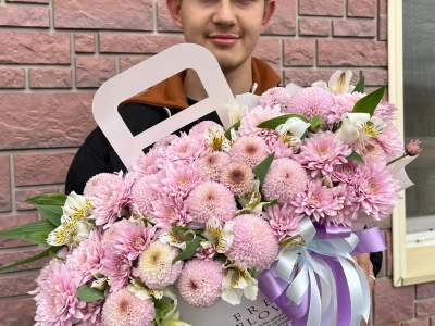 Композиция цветочная в сумочке « лавандовый чизкейк»