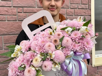 Композиция цветочная в сумочке « лавандовый чизкейк»