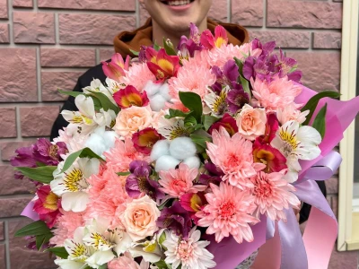 Букет в коробке «летняя трапеция»