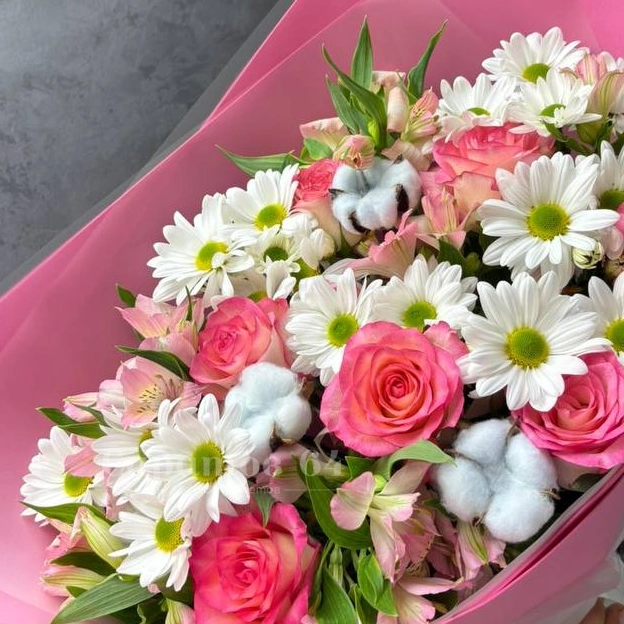 Букет с альстромериями и розами &laquo;ароматы лета&raquo;