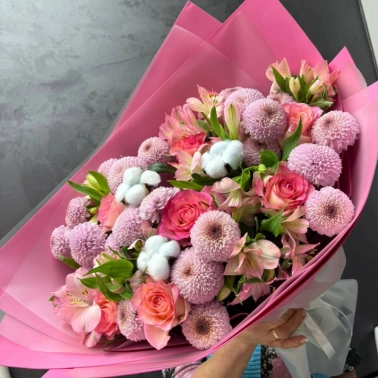 Букет с розами, хризантемами и альстромериями «облако счастья»