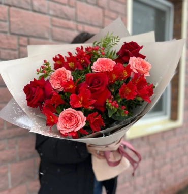 Букет с пионовидной розой «Рождественский»