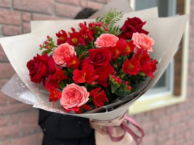 Букет с пионовидной розой «Рождественский»