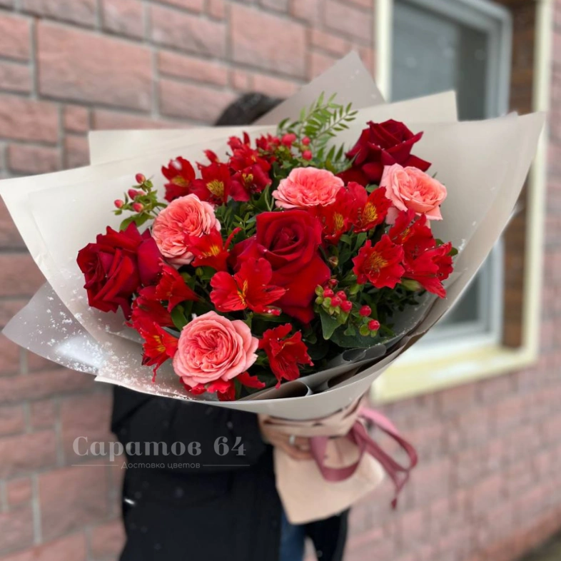 Букет с пионовидной розой &laquo;Рождественский&raquo;