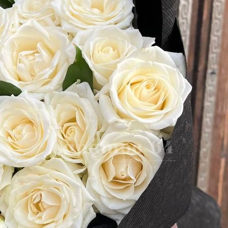 Букет из 21 белой розы &laquo;Строгий&raquo;