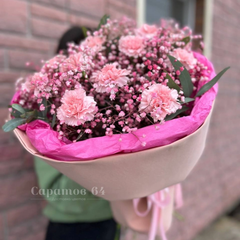 Букет с гвоздиками &laquo;розовый крем&raquo;