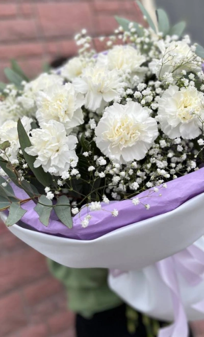 Букет с гвоздиками «невесомость»