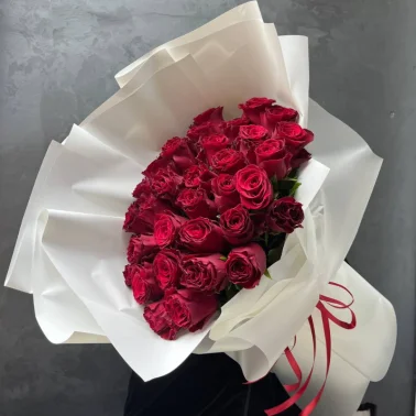 Букет из 35-ти красных роз «гостья»