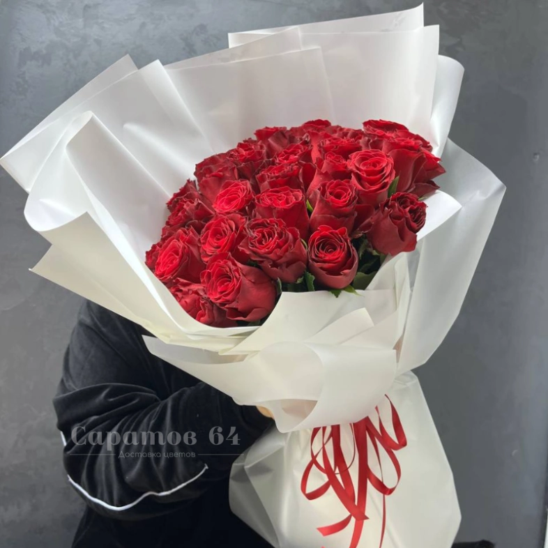 Букет из 35-ти красных роз &laquo;гостья&raquo;
