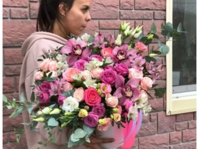 Композиция в шляпной коробке «орхидея»