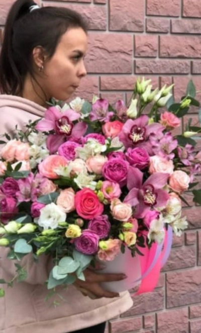 Композиция в шляпной коробке «орхидея»