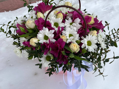 Цветы в сумочке «яркий комплимент»