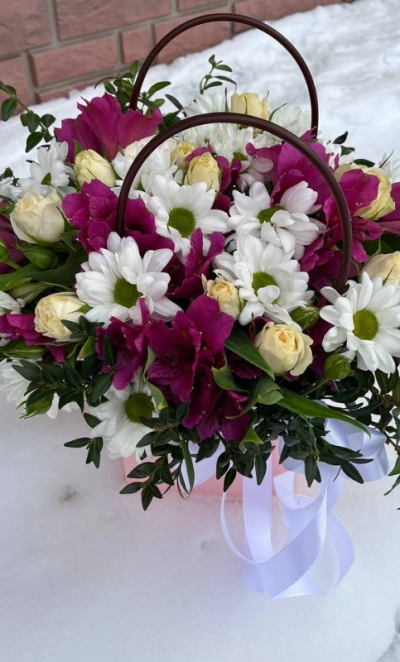 Цветы в сумочке «яркий комплимент»