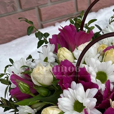 Цветы в сумочке &laquo;яркий комплимент&raquo;