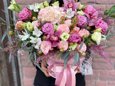 Композиция в шляпной коробке «ягодный пирог