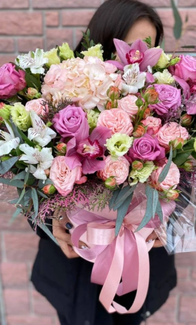 Композиция в шляпной коробке «ягодный пирог