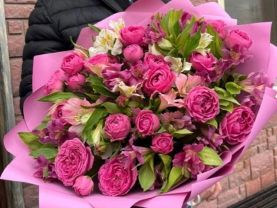 Букет мисти баблс с альстромерией 