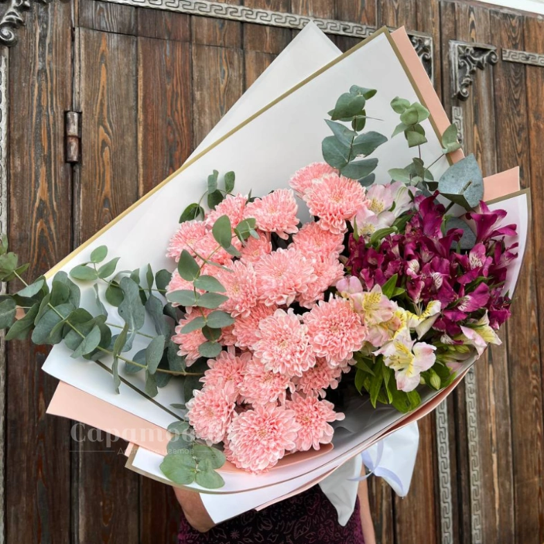 Сборный букет &laquo;малиновый капкейк&raquo;