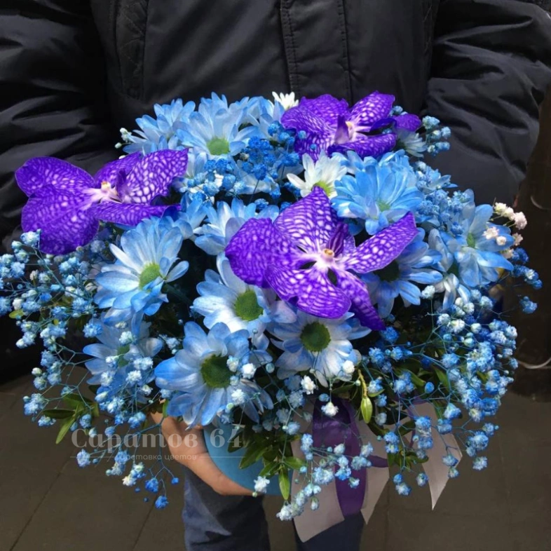 Композиция в шляпной коробке &laquo;синяя орхидея&raquo;