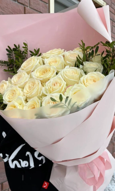 Букет «19 белых роз»