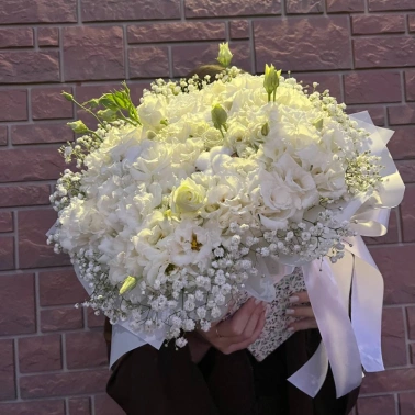 Композиция в коробке «белоснежная трапеция»