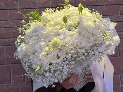 Композиция в коробке «белоснежная трапеция»