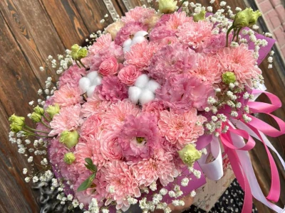 Композиция в коробке «эустома розовая»