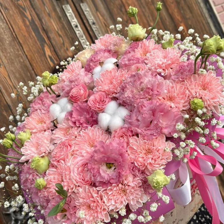 Композиция в коробке &laquo;эустома розовая&raquo;