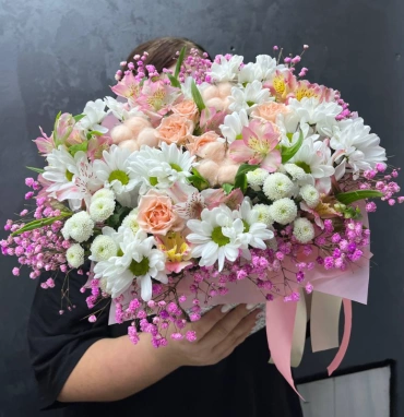 Композиция «розовое на белом»