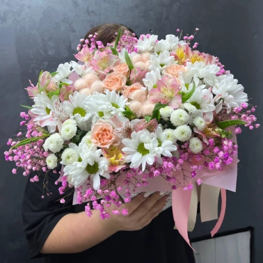 Композиция «розовое на белом»