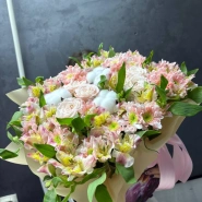 Композиция в коробке из хризантем, альстромерий, роз и хлопка 0