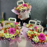 Яркий микс альстромерий и хризантем с герберой 2